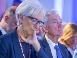 Christine Lagarde (i) y Jerome Powell (d), durante el foro del BCE en Sintra.