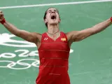 Carolina Marín celebra su victoria en el partido por el oro olímpico en Río 2016.