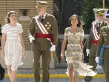 La infanta Sofía, el rey Felipe VI y la reina Letizia en la entrega de los Reales Despachos de empleo y nombramientos a los nuevos oficiales del Ejército de Tierra y de la Guardia Civil, en la Academia General Militar