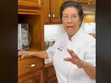 La Maestra Jacobina explica como limpiar el microondas