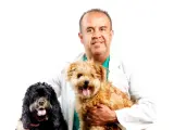 Carlos Gutiérrez, médico veterinario y experto en nutrición clínica en perros desde hace más de 25 años.