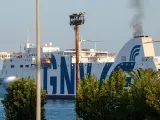 Llegada al puerto de Valencia los primeros 127 ocupantes del ferri que ha sufrido un incendio en la travesía València-Palma a bordo del buque GNV Bridge.