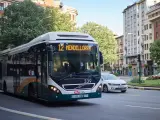 Un autobús urbano circulando por Pamplona