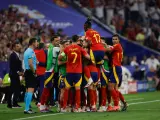 Los jugadores de la selección española celebran el gol de Lamine Yamal ante Francia.