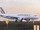 Avión de Air France en el aeropuerto de Charles de Gaulle de París, Francia.