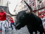 Las imágenes más impactantes del cuarto encierro, con toros de Fuente Ymbro.