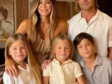 Si Brad Pitt y Jennifer Aniston no hubiesen puesto punto y final a su relaci&oacute;n en 2005, as&iacute; se ver&iacute;an sus hijos en la actualidad.