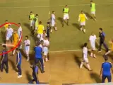 Un policía le dispara a un jugador en pleno campo de juego en el fútbol de Brasil
