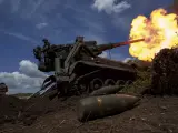 Un tanque ruso dispara en Donetsk.