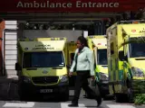 London (United Kingdom), 11/07/2024.- NHS ambulances outside a hospital in London, Britain, 11 July 2024. According to data from National Health Service (NHS) England, the UK NHS waiting list for routine hospital treatments in England has increased for the second consecutive month. As of the end of May 2024, 7.6 million treatments were waiting to be performed, a slight increase from 7.57 million at the end of April. (Reino Unido, Londres) EFE/EPA/ANDY RAIN