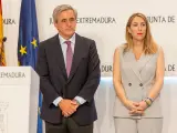La presidenta de Extremadura, María Guardiola, y el consejero de Vox, Ignacio Higuero