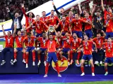 España levanta la Eurocopa.