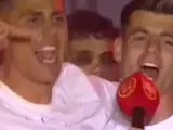 La fiesta de la Eurocopa tuvo de todo, dedicatorias, bromas y... muchos c&aacute;nticos entre los que se col&oacute; uno muy pol&eacute;mico, el &quot;Gibraltar es espa&ntilde;ol&quot; repetido en varias ocasiones por los jugadores y secundado por la afici&oacute;n.