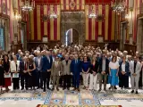 El alcalde de Barcelona, Jaume Collboni, junto con los asistentes a la presentación del nuevo 'Pla Estratègic' este martes en el Ayuntamiento.