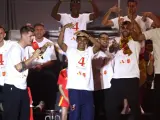 Esta selecci&oacute;n engancha, de eso no cabe duda. Los campeones de Europa regresaron este lunes a Espa&ntilde;a para una celebraci&oacute;n por todo lo alto en Madrid ante una afici&oacute;n totalmente entregada a sus &iacute;dolos para celebrar la conquista en Alemania de la cuarta Eurocopa de la historia de nuestro pa&iacute;s.