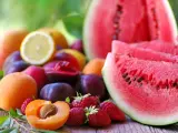 Las frutas de verano para hacer carpaccio tiene que ser jugosas, frescas y con textura que permita cortarlas en láminas finas.