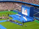 Mbappé besa el escudo del Real Madrid en su presentación