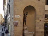 Estatua del Baco de Giambologna en Borgo San Jacopo.