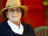 La escritora Rosa Regàs ha muerto este miércoles a los 90 años de edad en su casa de la localidad ampurdanesa de Llofriu (Girona).