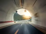 El conocido como 'túnel del tiempo': esto lo que ocurre cuando los coches pasan por él