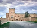 Entre las sierras de Somosierra y Guadarrama, el pintoresco pueblo de Pedraza se presenta como un destino ideal para una escapada rural.