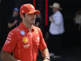 Ferrari driver Carlos Sainz of Spain walks through the paddock before the first free practice ahead of the Hungarian Formula One Grand Prix race at the Hungaroring racetrack, in Mogyorod, Hungary, Friday, July 19, 2024. (AP Photo/Denes Erdos) [[[AP/LAPRESSE]]]