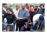 Javier Aguirresarobe, junto a Alejandro Amenábar y Lola Dueñas en el rodaje de 'Mar adentro' (2004)
