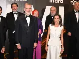 El Rey Felipe IV y la Reina Letizia posan junto a Ignacio Julián Quirós, director de ABC, y los premiados, Said Khatib y Rosa María Calaf, en la nueva sede de ABC donde se celebran los Premios Internacionales de Periodismo de ABC ¿Mariano de Cavia¿, ¿Luca de Tena¿ y ¿Mingote¿, a 18 de julio de 2024, en Madrid (España). Rodrigo Cortés, Rosa María Calaf y Said Khatib premios Cavia, Luca de Tena y Mingote. El día 16 de mayo de 2024 se fallaron los premios Mariano de Cavia, Luca de Tena y Mingote, que concede ABC y que son los más prestigiosos del periodismo español...GENTE;PREMIOS;PERIODISMO..José Oliva / Europa Press..18/07/2024 [[[EP]]]