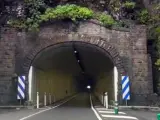 Uno de los túneles más curiosos de España se encuentra en la isla de La Palma. Este paso está situado en la carretera LP-3 y se llama túnel de La Cumbre.