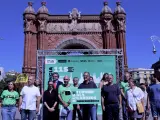 Representantes de las entidades independentistas presentan la movilización descentralizada de la Diada, en el Arc de Triomf de Barcelona.