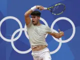 El tenista español Carlos Alcaraz durante un entrenamiento en el marco de los Juegos Olímpicos París 2024