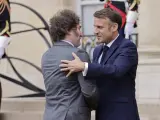 Javier Milei, recibido por Emmanuel Macron en el Elíseo.
