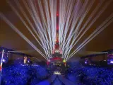 Iluminación de la Torre Eiffel durante la ceremonia de apertura de los Juegos Olímpicos de París.