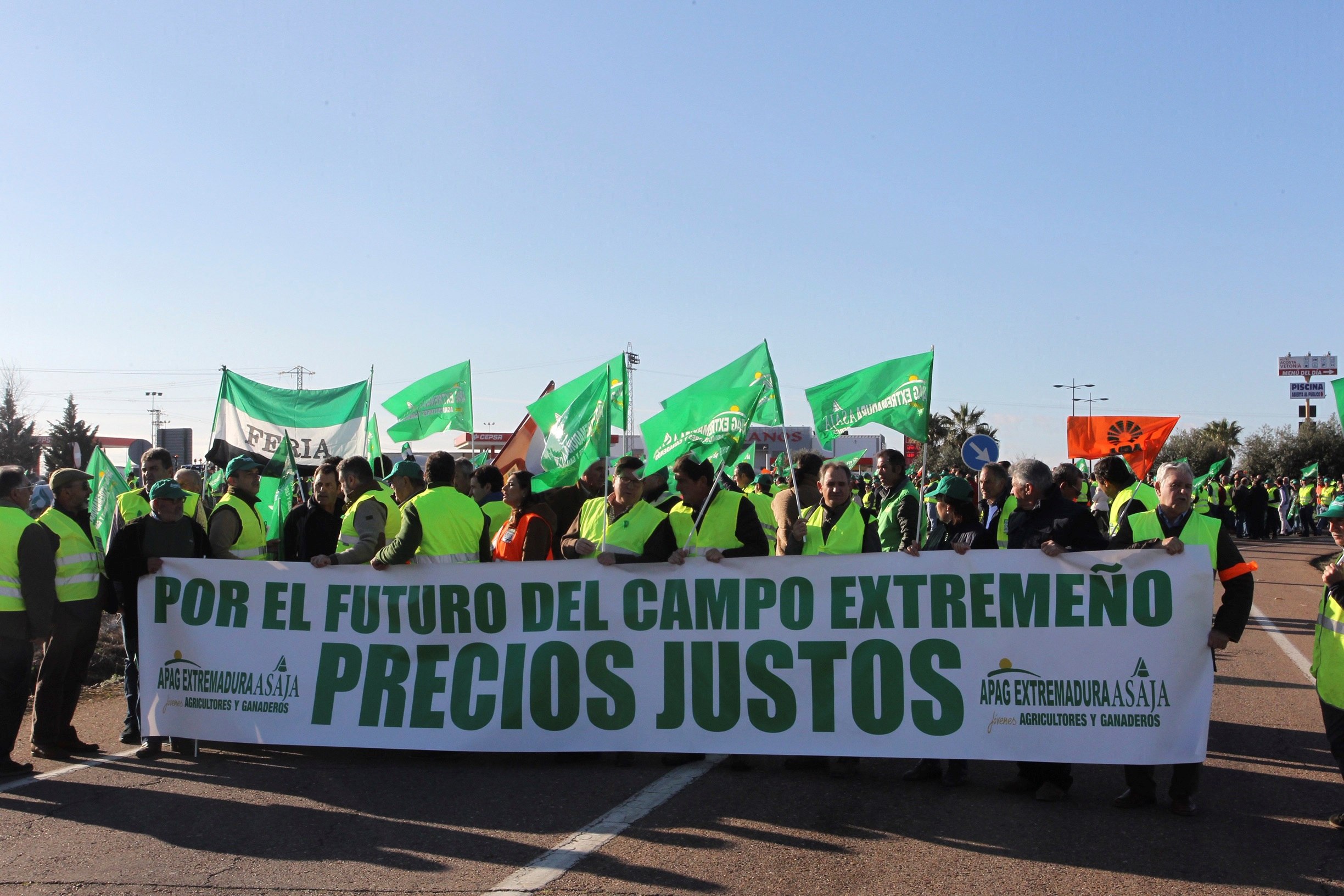 Carreteras cortadas en Extremadura por la huelga de agricultores