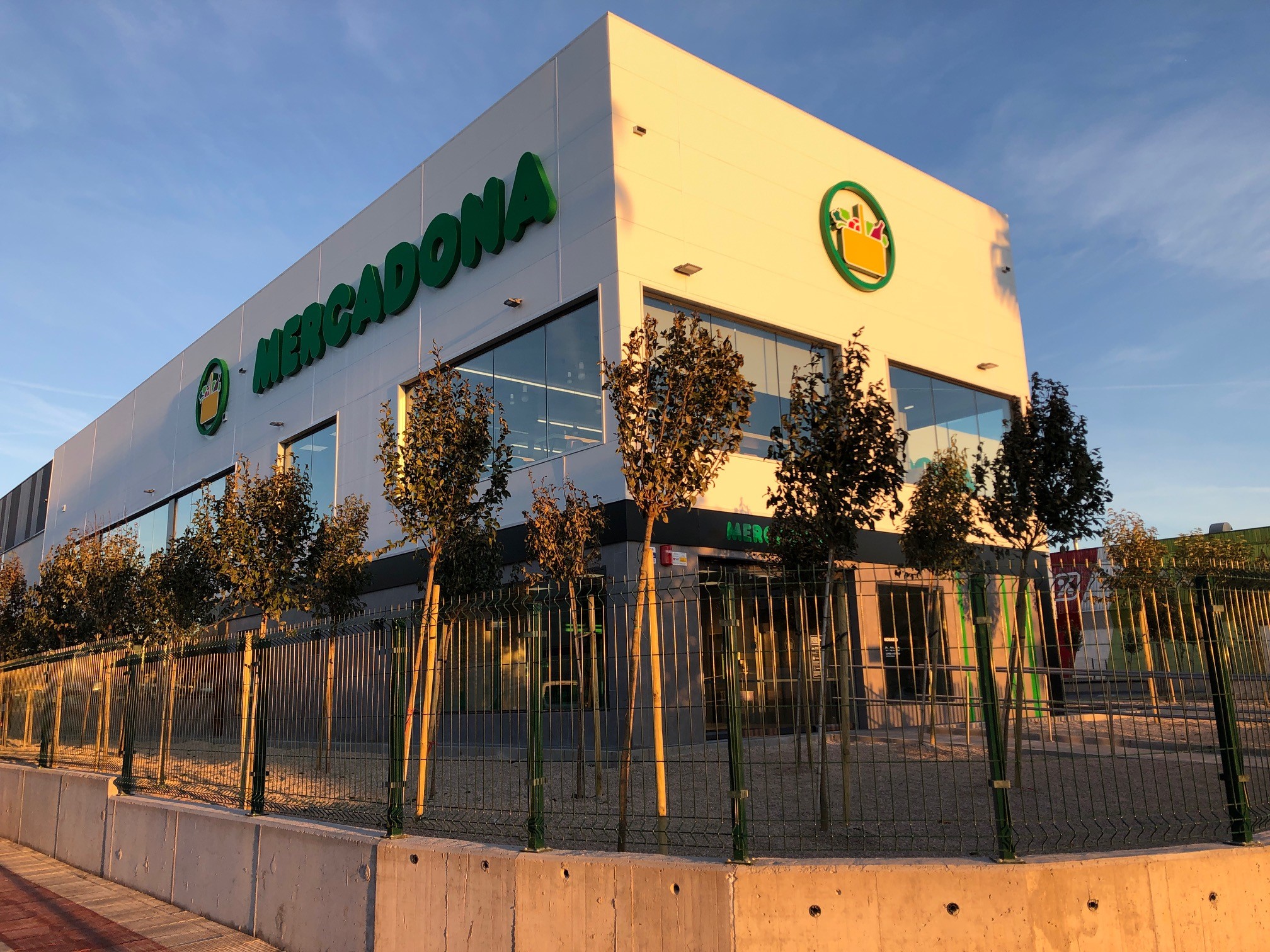Mercadona Inaugura Una Nueva Tienda En La Calle Padre Damián De Madrid Y Otras Dos En Parla Y 6470
